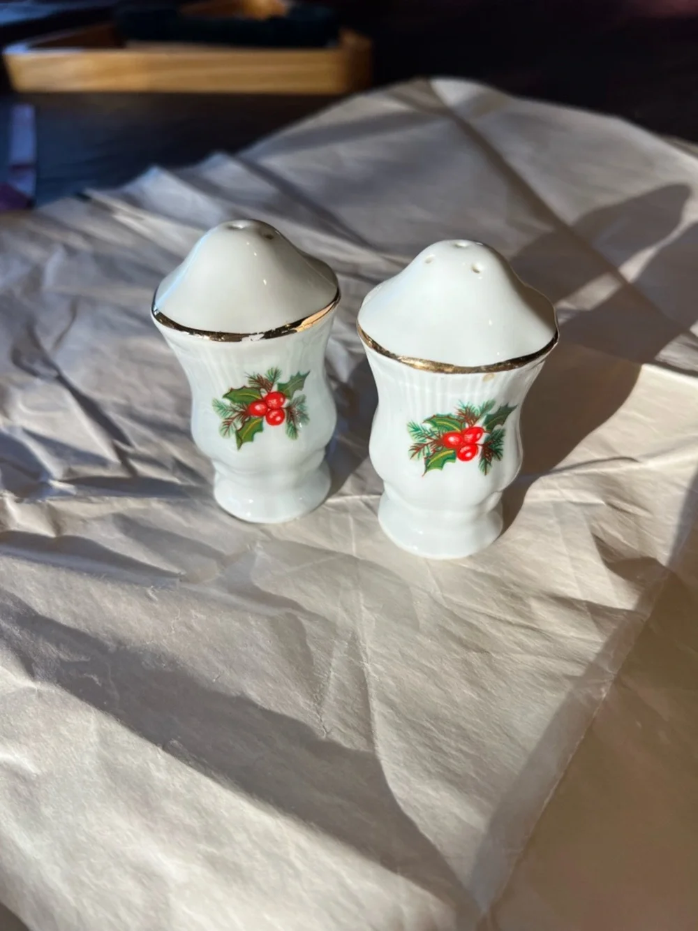 Walbrzych Porcelain Holiday Holly Salt and Pepper Shaker Set with Gold Trim